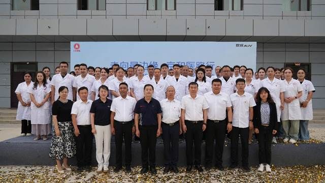 医路同行 大爱无疆！北汽福田移动全科诊疗车交付和田
