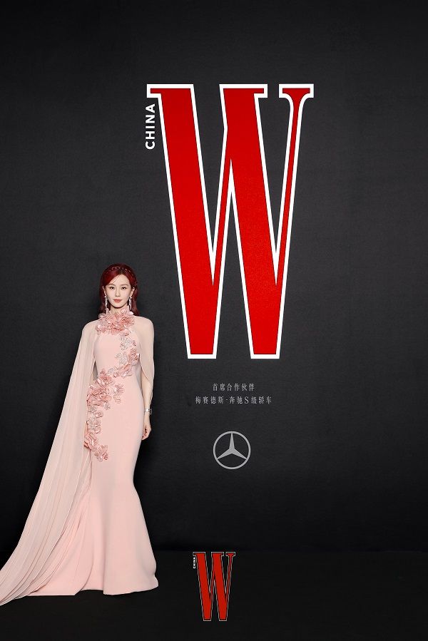 “致敬经典、投射未来” 2025 W年度光影盛典在沪璀璨落幕