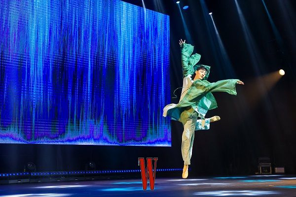 “致敬经典、投射未来” 2025 W年度光影盛典在沪璀璨落幕