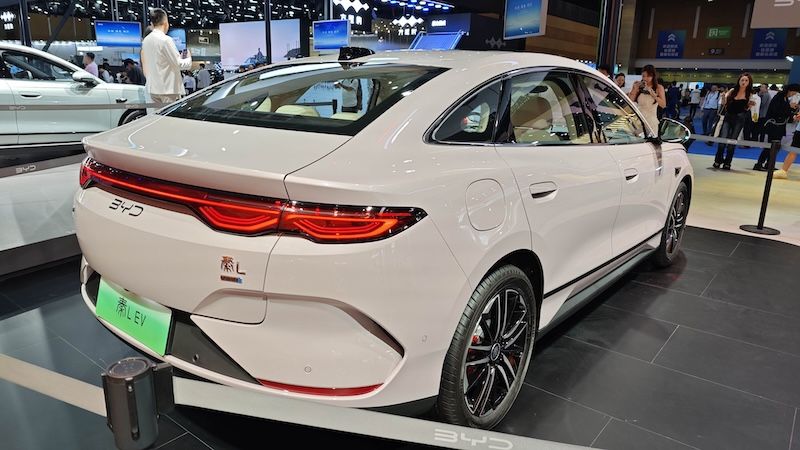 比亚迪秦L EV云辇版上市 限时10.98万起，天神之眼+云辇C底盘