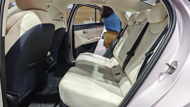 比亚迪秦L EV云辇版上市 限时10.98万起，天神之眼+云辇C底盘