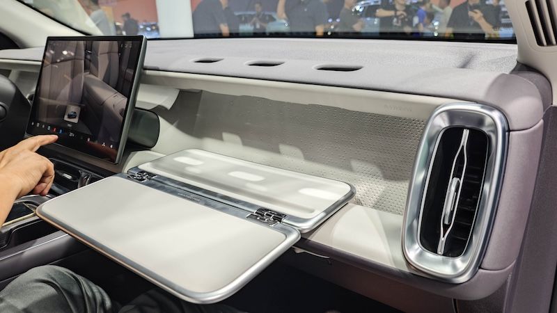 零跑B01万台交付 B10摩根粉成都车展首亮相
