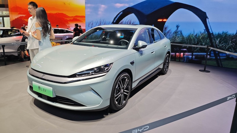 比亚迪秦L EV云辇版上市 限时10.98万起，天神之眼+云辇C底盘
