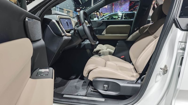 SMA架构赋能 沃尔沃全新XC70亮相成都车展