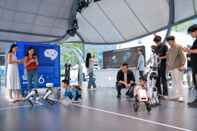 地平线快闪携全新星途ET5惊喜亮相，智驾黑科技引市民打卡热潮