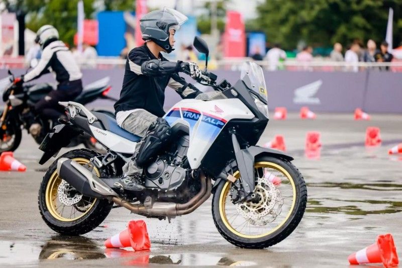 四缸新纪元 Honda CB SUPER FOUR全球首发