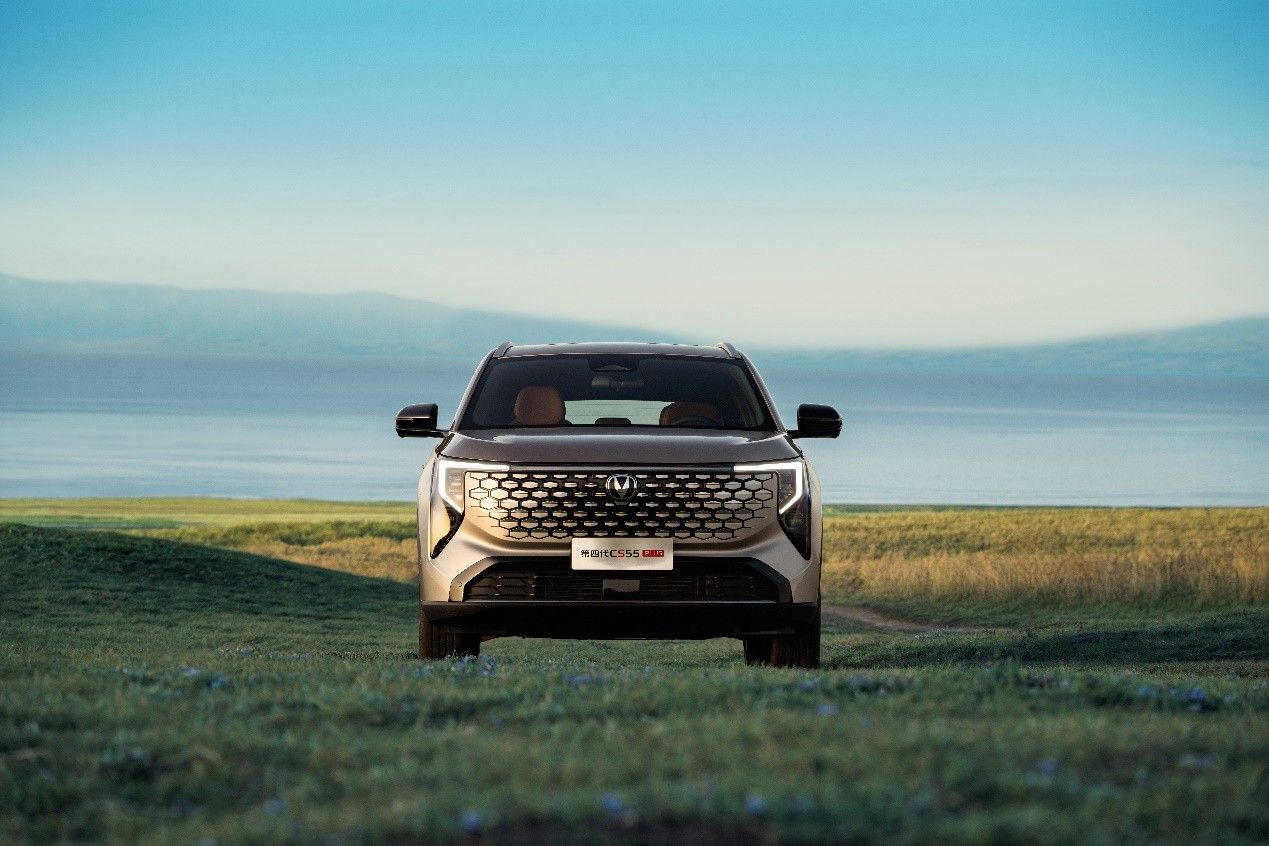 带高快领航的燃油SUV 第四代CS55PLUS售7.89万起