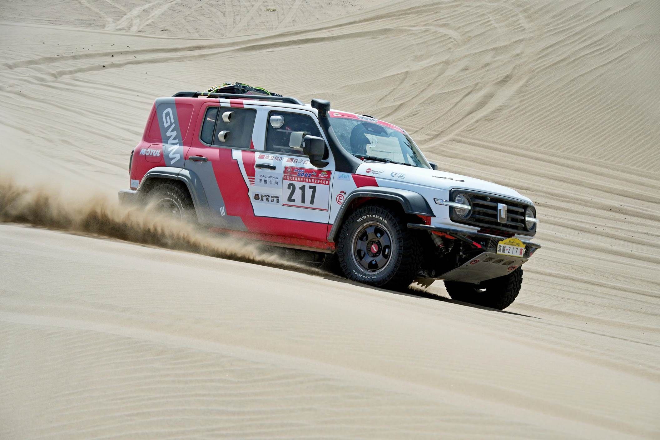 “敦煌绿”横空出世！全新坦克500 Hi4-Z挑战阿拉善越野地标 