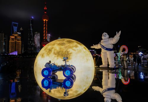创新不止于道路米其林点亮三城月球艺术装置展示百年创新探索版图