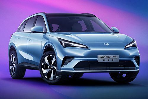增程/纯电双动力 极狐全新阿尔法T5预售12.38万起
