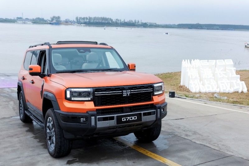 横渡长江竟然挑战成功了，纵横G700凭什么能水陆两栖？