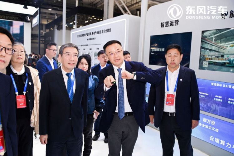 科技东风亮相2025世界智能网联汽车大会