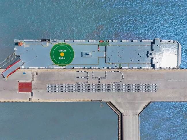 比亚迪出海：从“建“到“简“的车联网修行