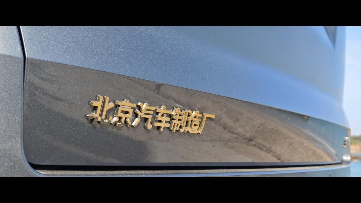 锐胜M8第三排都能躺平 空间大到想怎么用就这么用