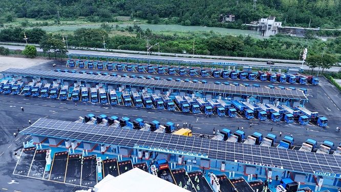 “兆瓦超充重卡车型将超百款”入选2026年中国汽车十大技术趋势