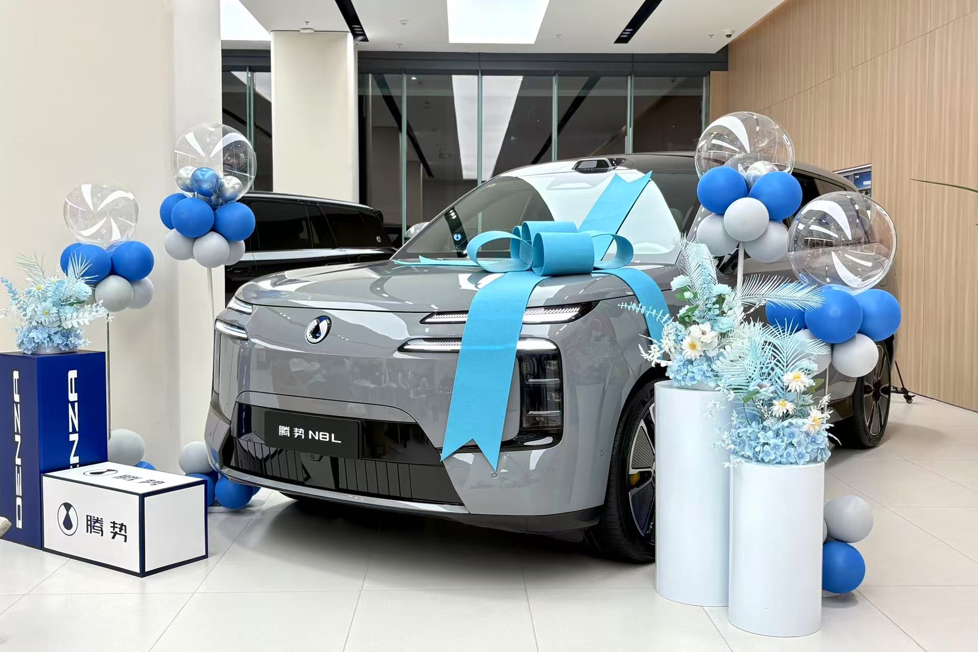 大六座安全豪华 SUV 腾势N8L厦门欧龙上市会