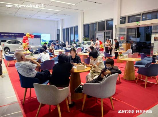 上海华庭 金秋购车季 好车选吉利团购会圆满落幕