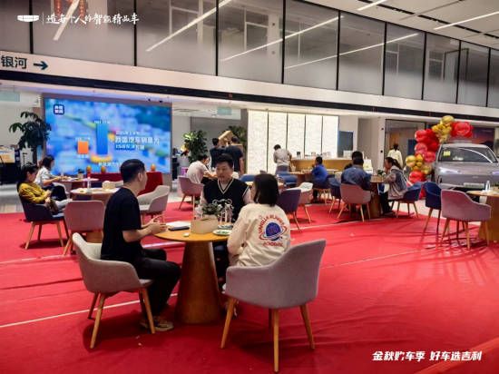 上海华庭 金秋购车季 好车选吉利团购会圆满落幕