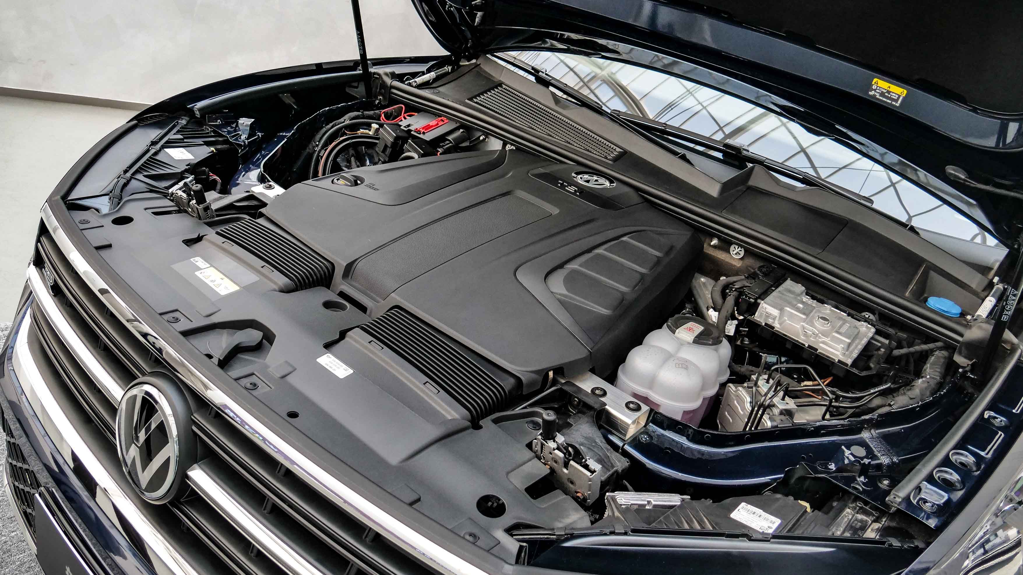 不论年华，它依旧是中大型SUV标杆，试驾大众新途锐