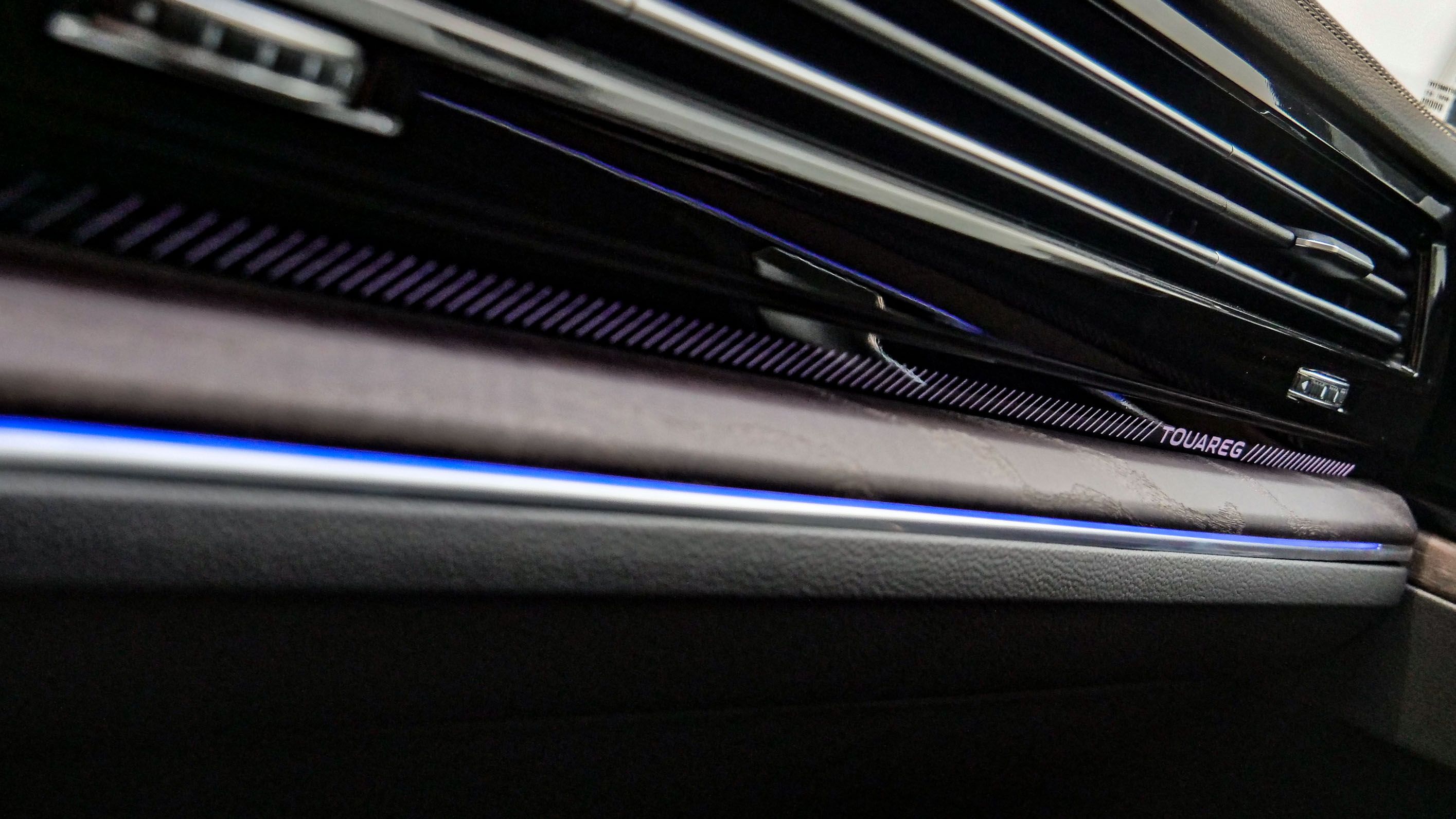 不论年华，它依旧是中大型SUV标杆，试驾大众新途锐