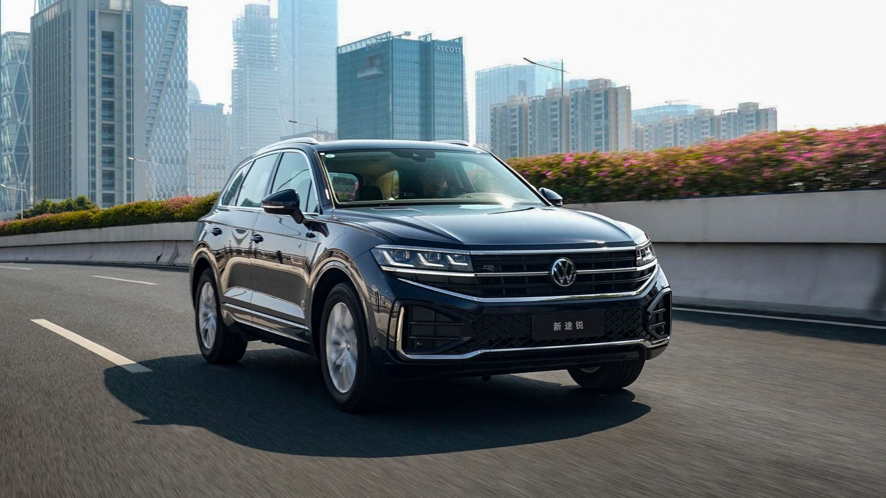 不论年华，它依旧是中大型SUV标杆，试驾大众新途锐