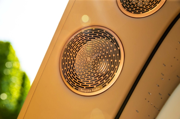 劳斯莱斯呈现高级定制新作闪灵“贝利”