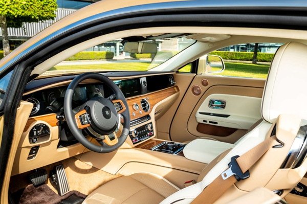 劳斯莱斯呈现高级定制新作闪灵“贝利”