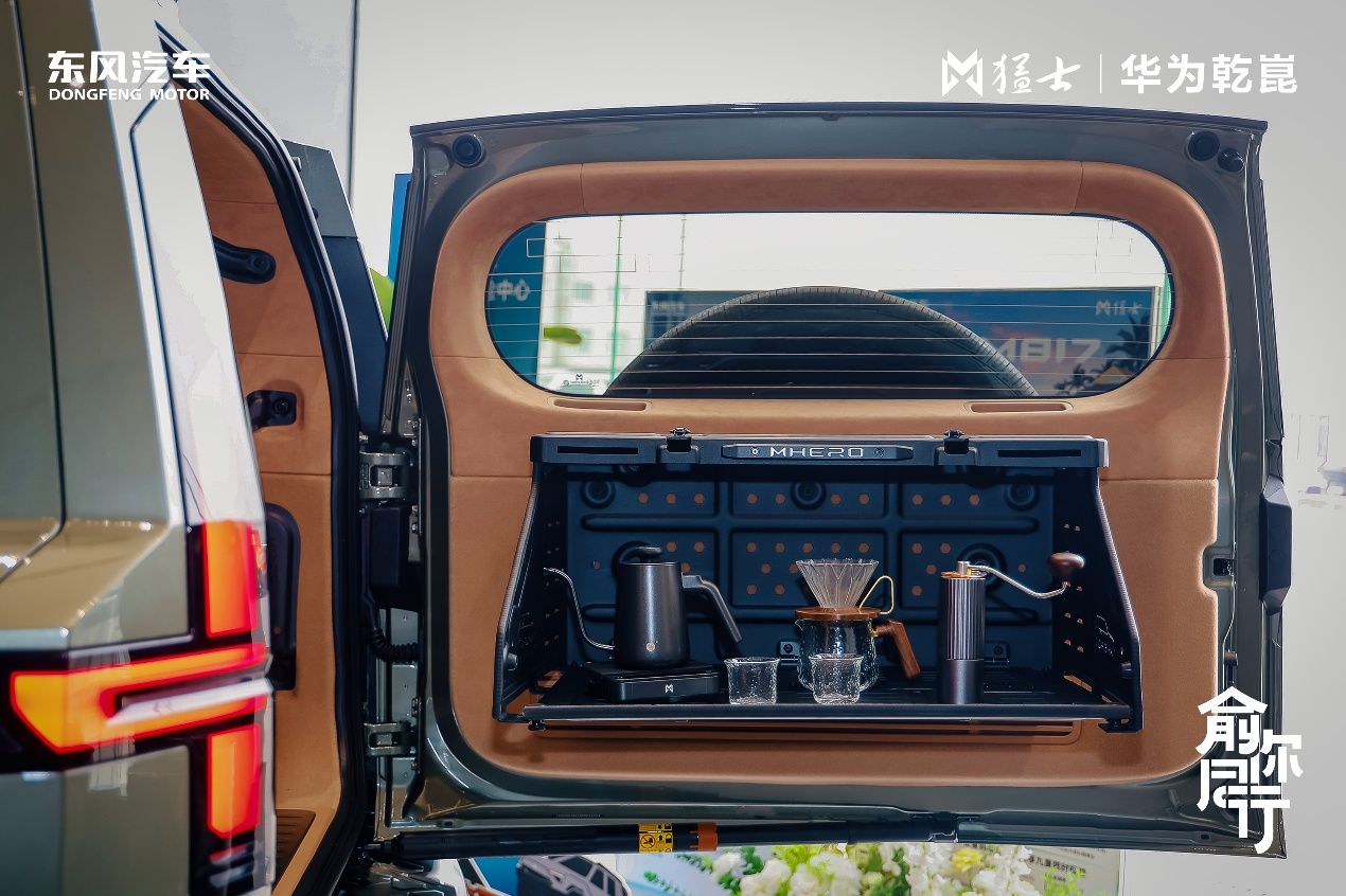 俞敏洪解锁猛士M817车主身份!这波双向奔赴真的太好磕了