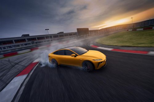  值得年轻人拥有的新能源轿车：锁定东风奕派 eπ007，好开还时髦