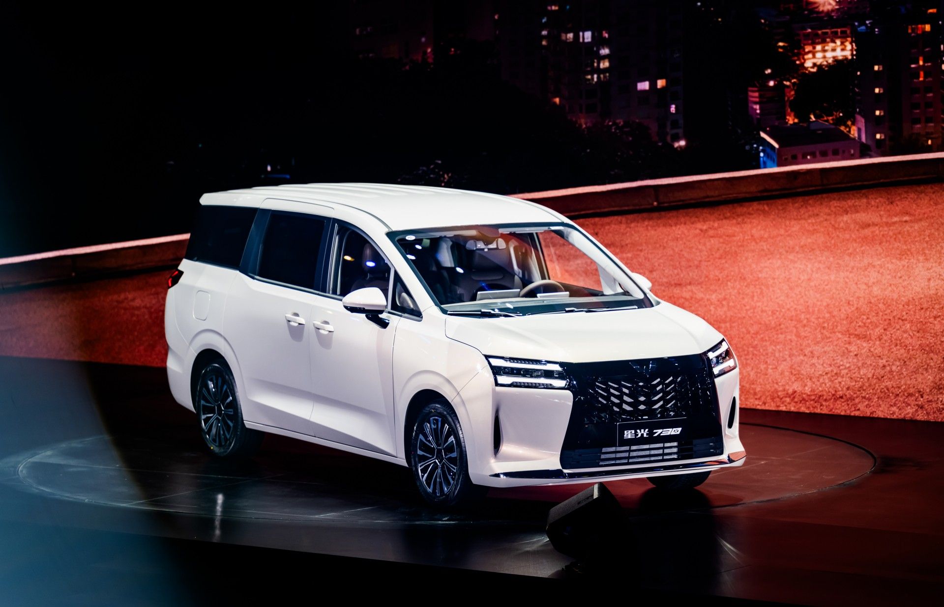 一车三动力还有电动侧滑门!五菱星光730售7.3万起