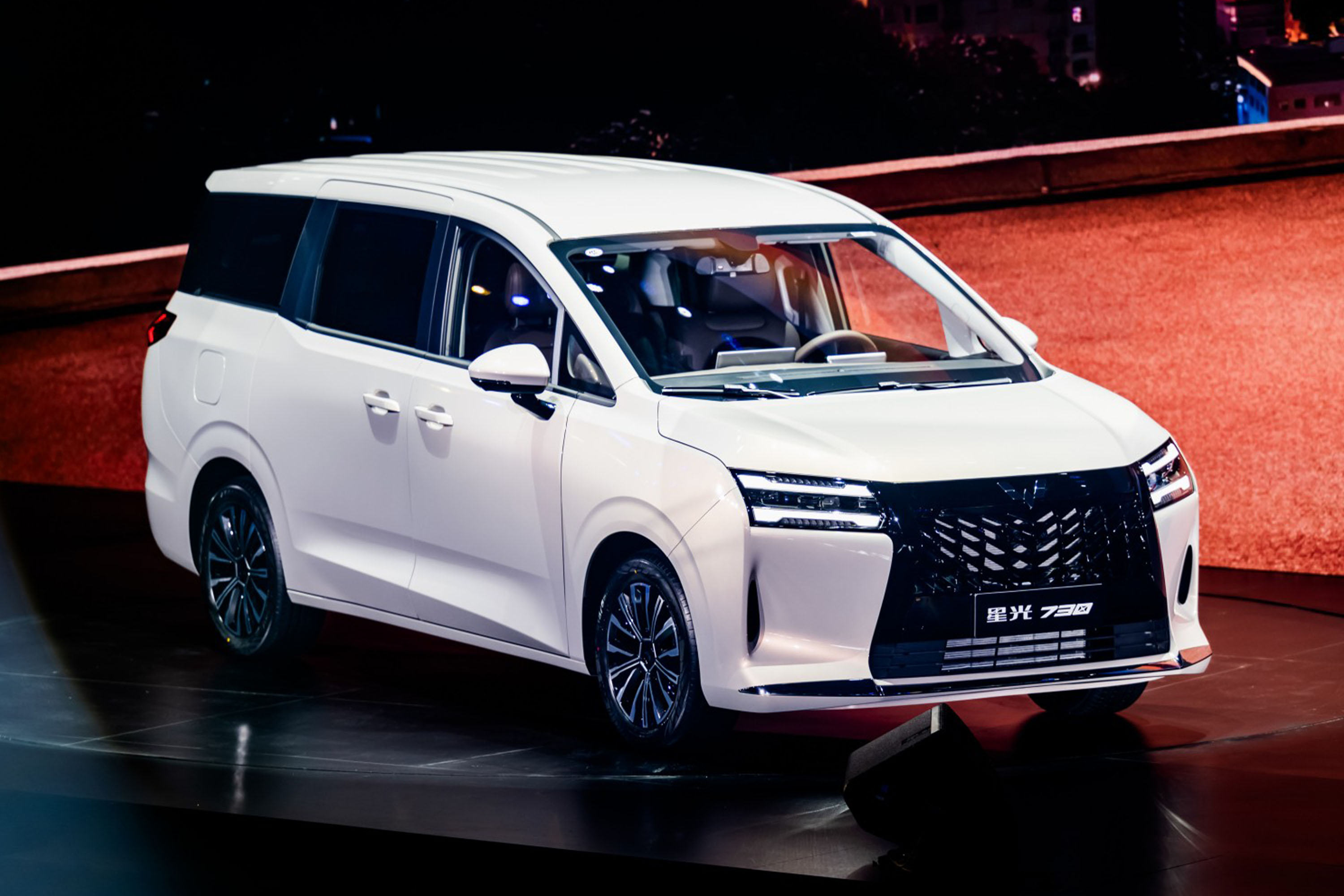 一车三动力还有电动侧滑门！五菱星光730售7.3万起