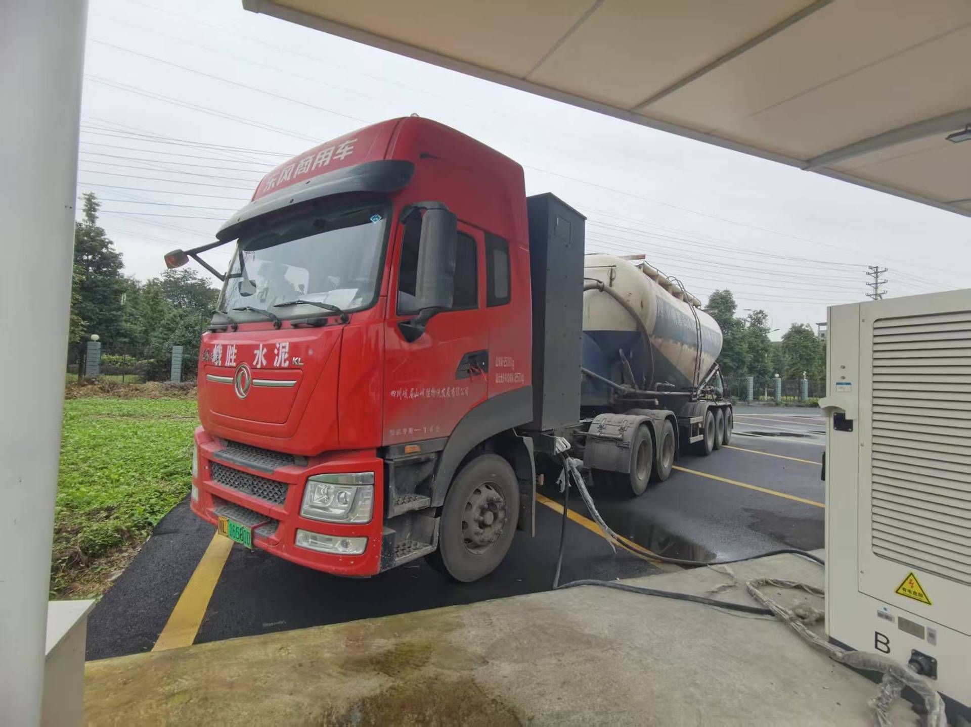 峨胜物流解锁新运力东风天龙新能源助力乐山水泥运输成本直降75%