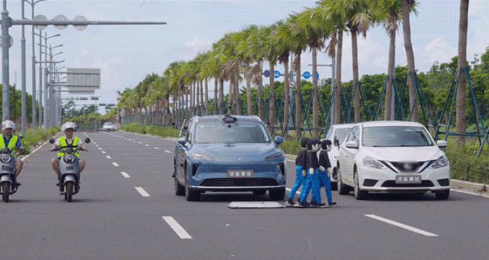 尚界H5中汽研实测获评满分，鸿蒙智行以硬核安全树立行业标杆