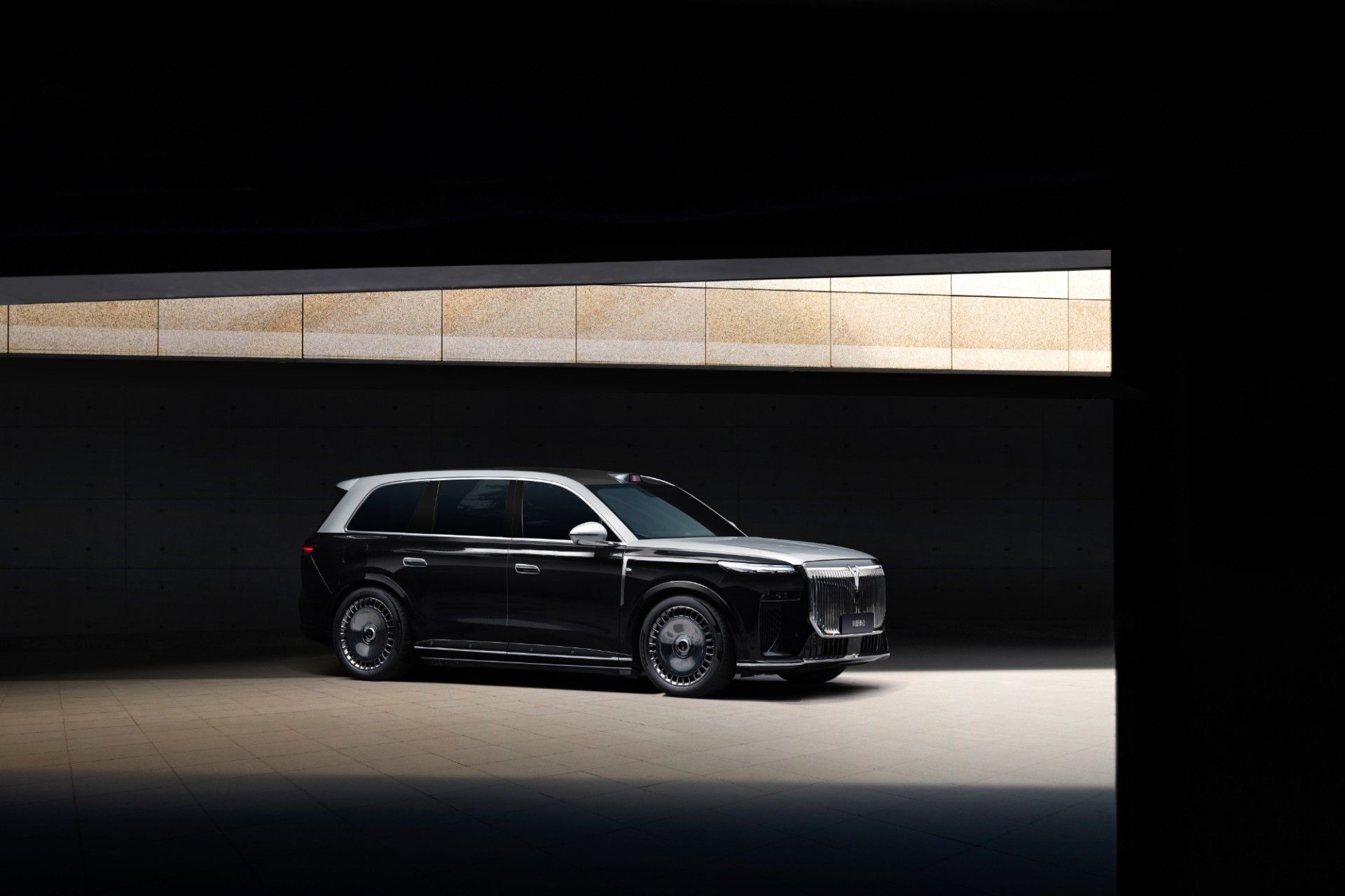 售价37.99万-45.99万元 岚图泰山正式上市