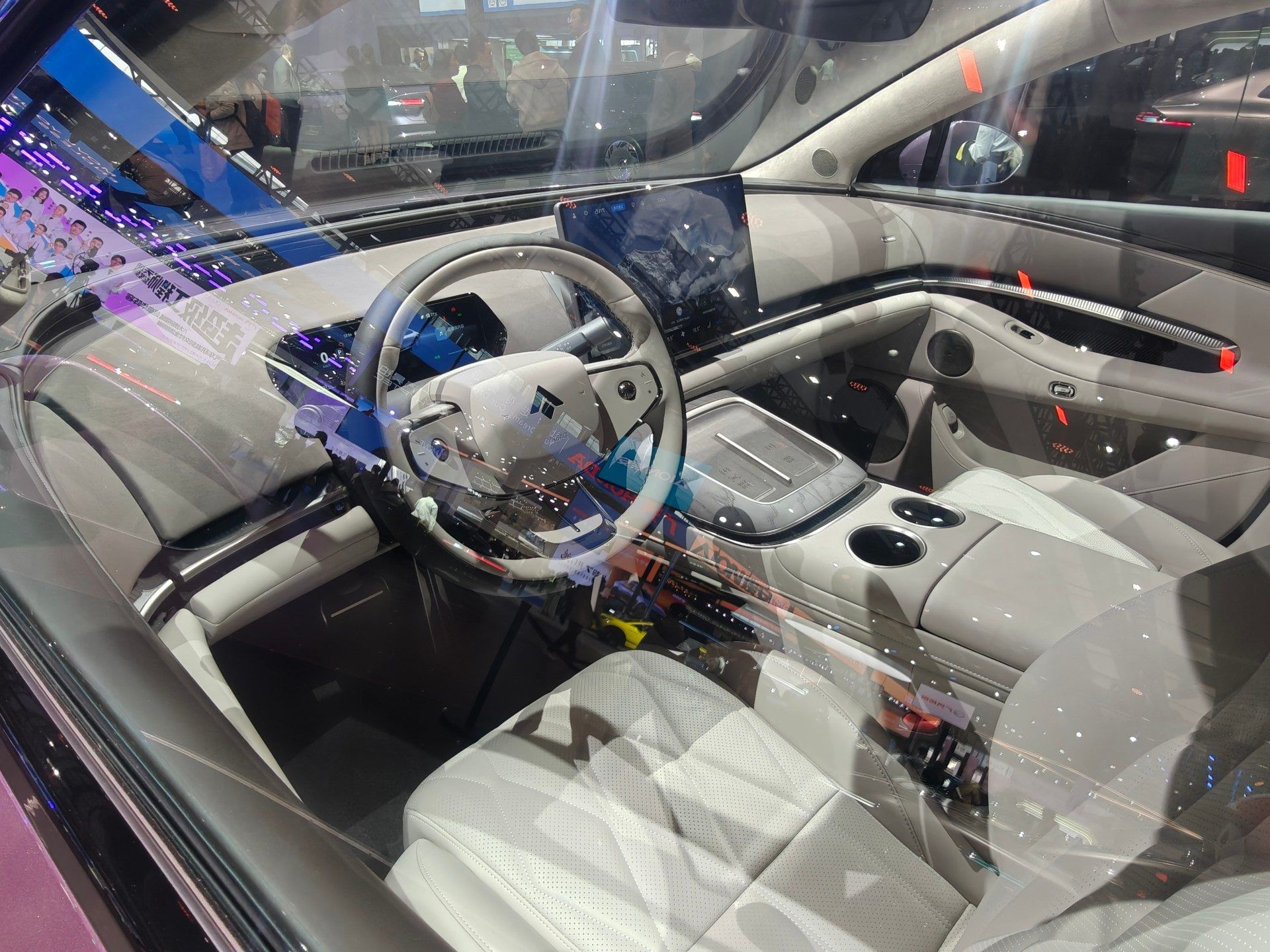 2025广州车展：广汽昊铂A800内饰正式公布