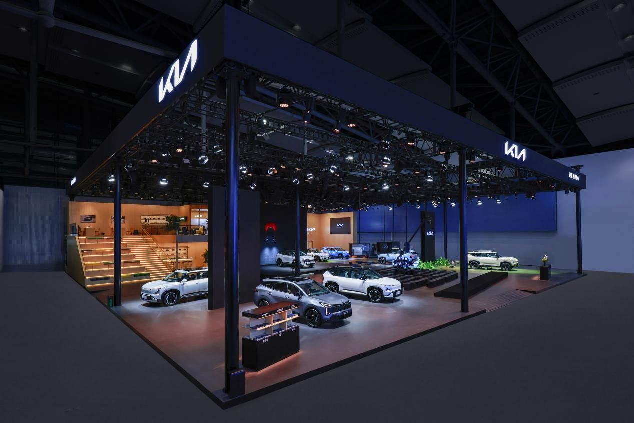 李娜代言新狮铂拓界 起亚携全明星车型闪耀广州车展