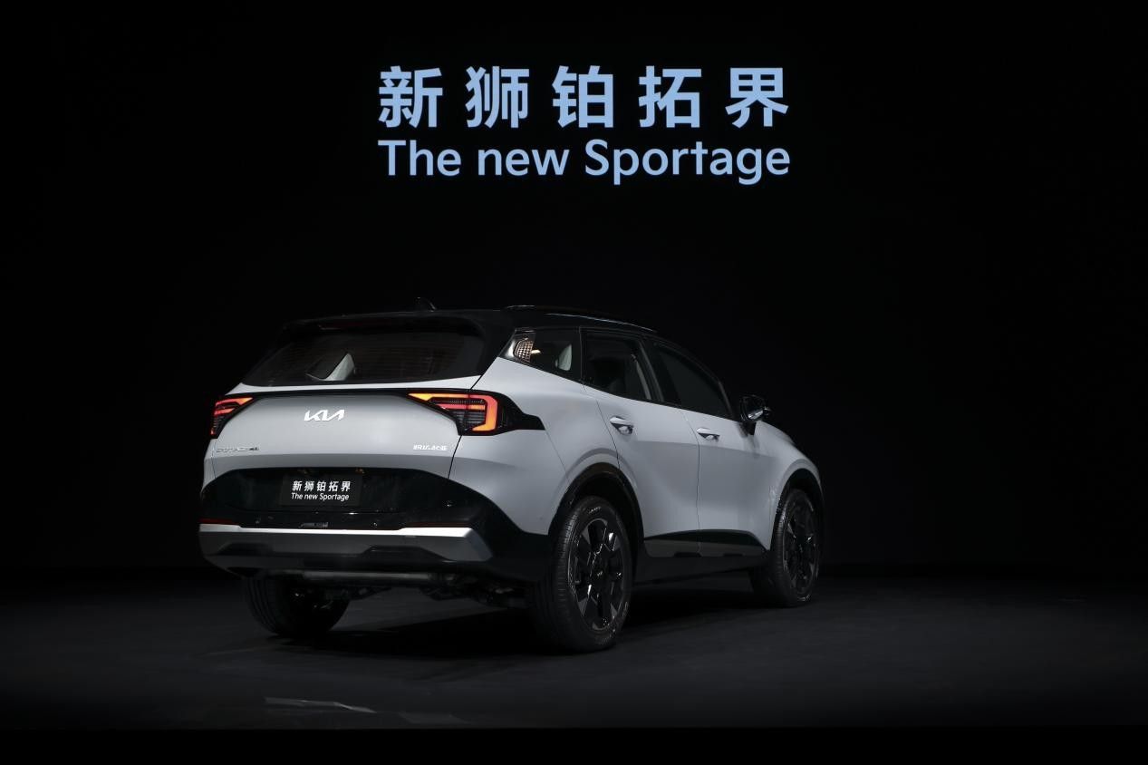 李娜代言新狮铂拓界 起亚携全明星车型闪耀广州车展