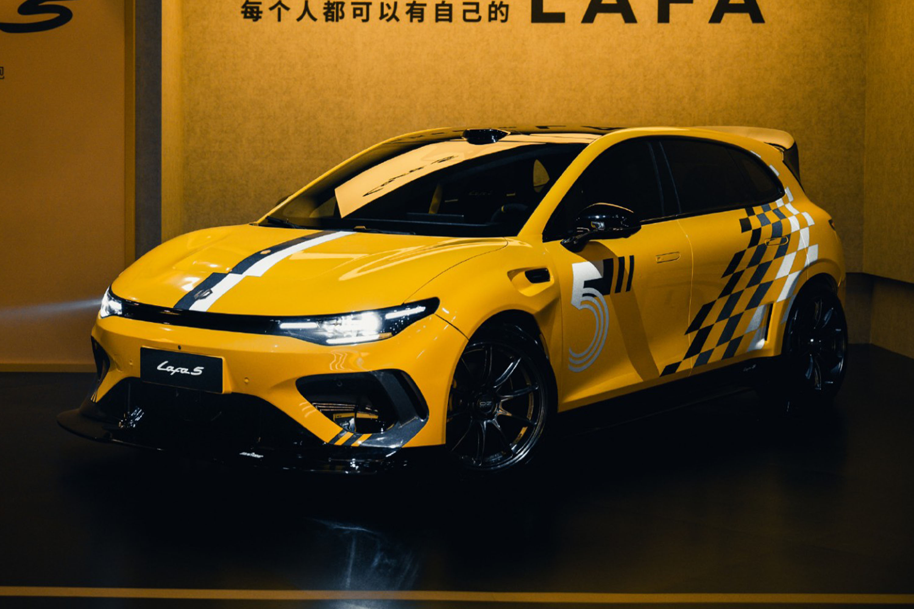 售价9.28万起/推5款车型 零跑Lafa5正式上市