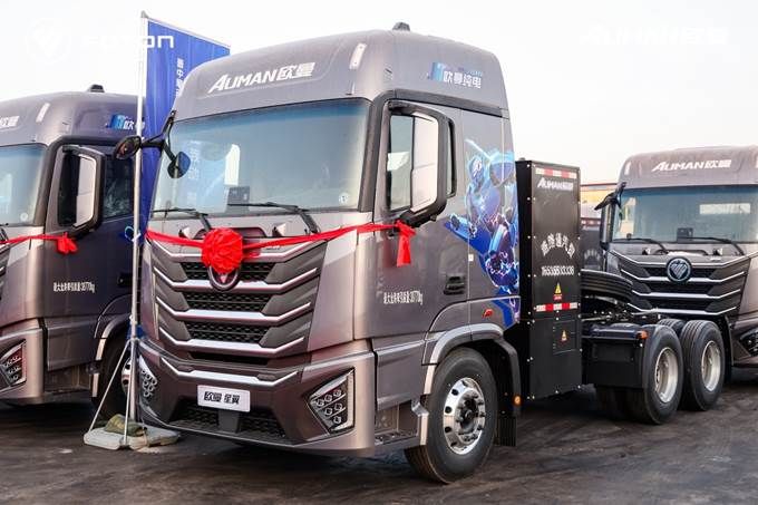  雙槍快充高效可靠，歐曼星翼新能源牽引車助力山西物流升級