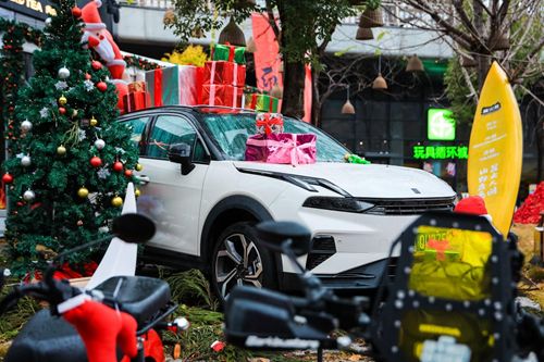 不止年会 | 潮流派对 一起闪耀         