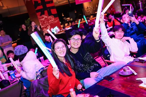 不止年会 | 潮流派对 一起闪耀         