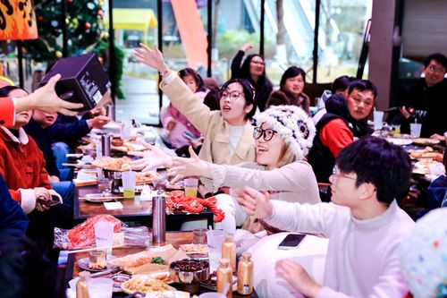 不止年会 | 潮流派对 一起闪耀         