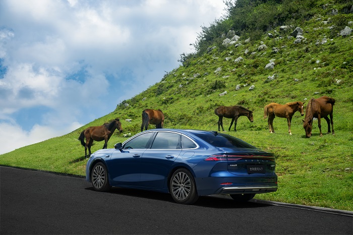 权威机构认证！ 吉利银河成行业最快达成“双百万”的新能源品牌