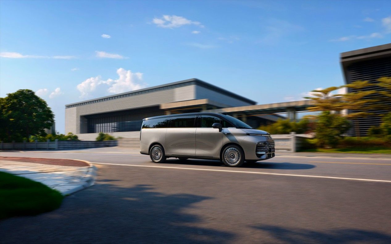 限时指导价26.98万起 吉利银河V900正式上市