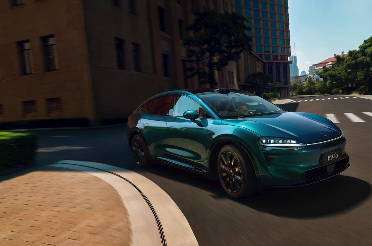 从智界R7全球量产SUV最低风阻，看它的设计语言有何不同？
