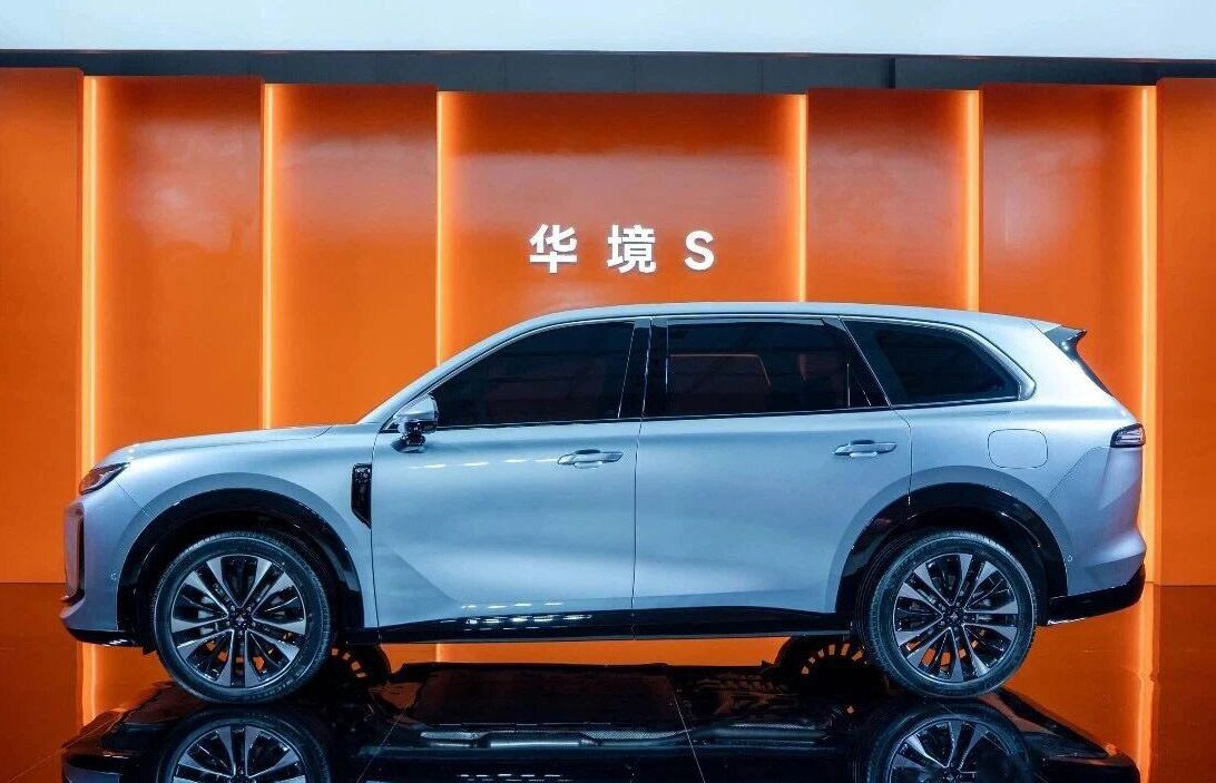 华境S体验车下线，将全系标配华为乾崑ADS 4