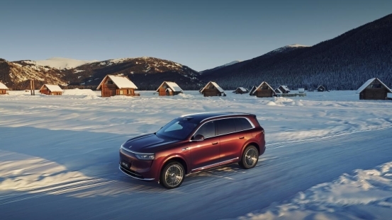 奔赴团圆更从容！问界M8焕新40万级春节出行质感