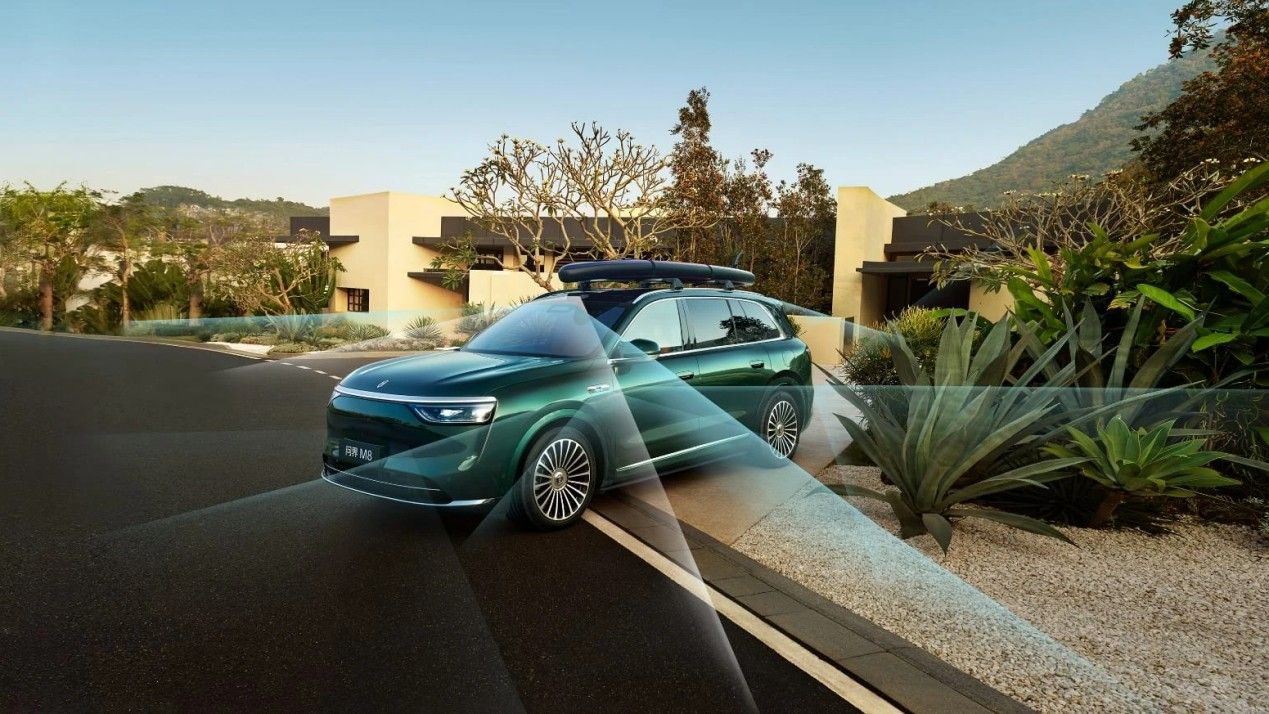 以“智慧重塑豪华” 问界M8伴你新春返程从容再出发