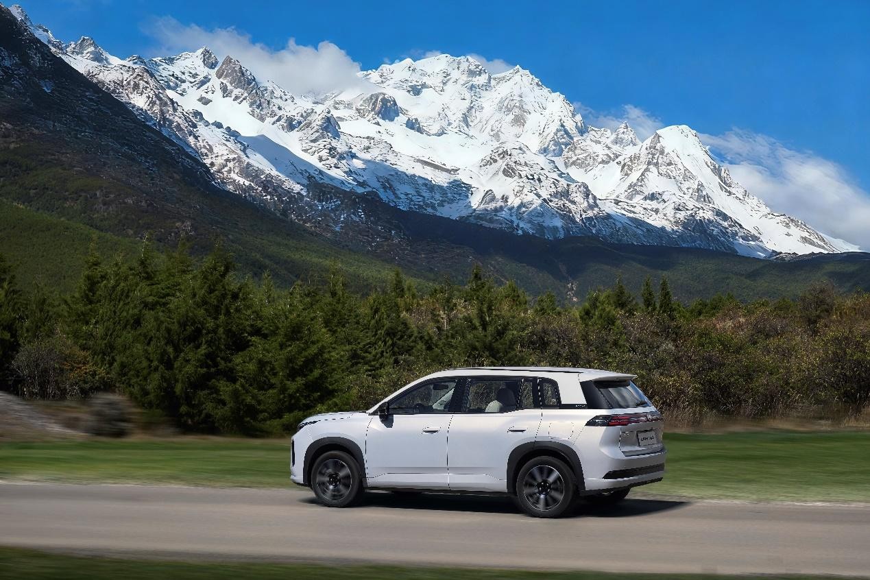 埃安i60马到成功版增程超配王 一口价10.28万元