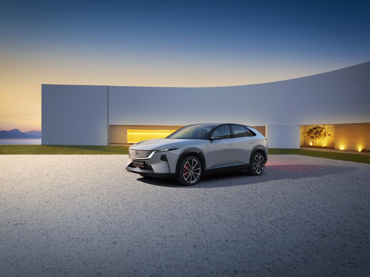 EZ-60首次智能化升级重磅开启 裸眼3D HUD行业首发“3D立牌指引”